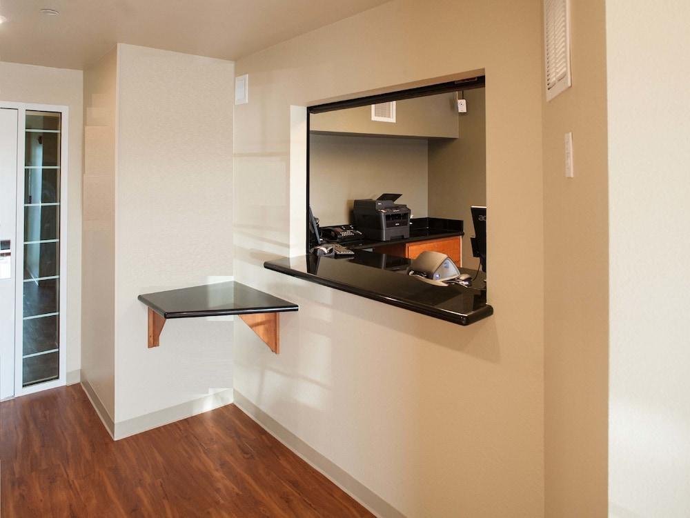 Suburban Studios Watford City エクステリア 写真