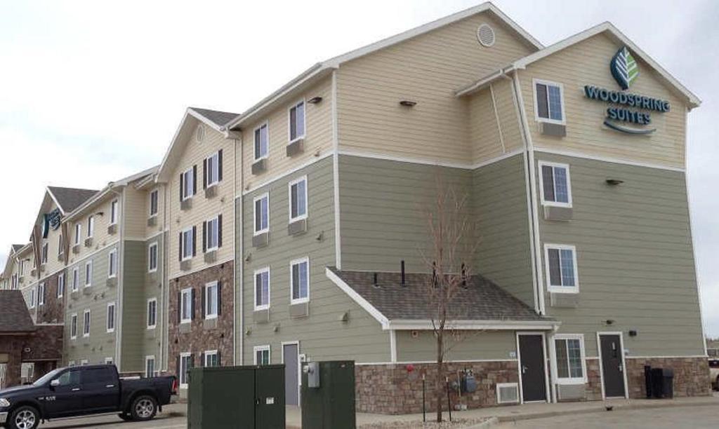 Suburban Studios Watford City エクステリア 写真